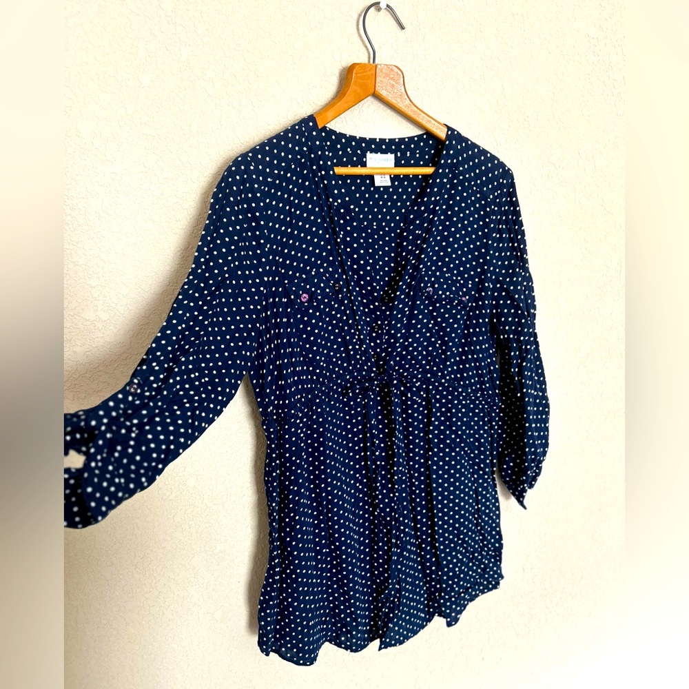 Beautiful light weight navy blue maternity top.